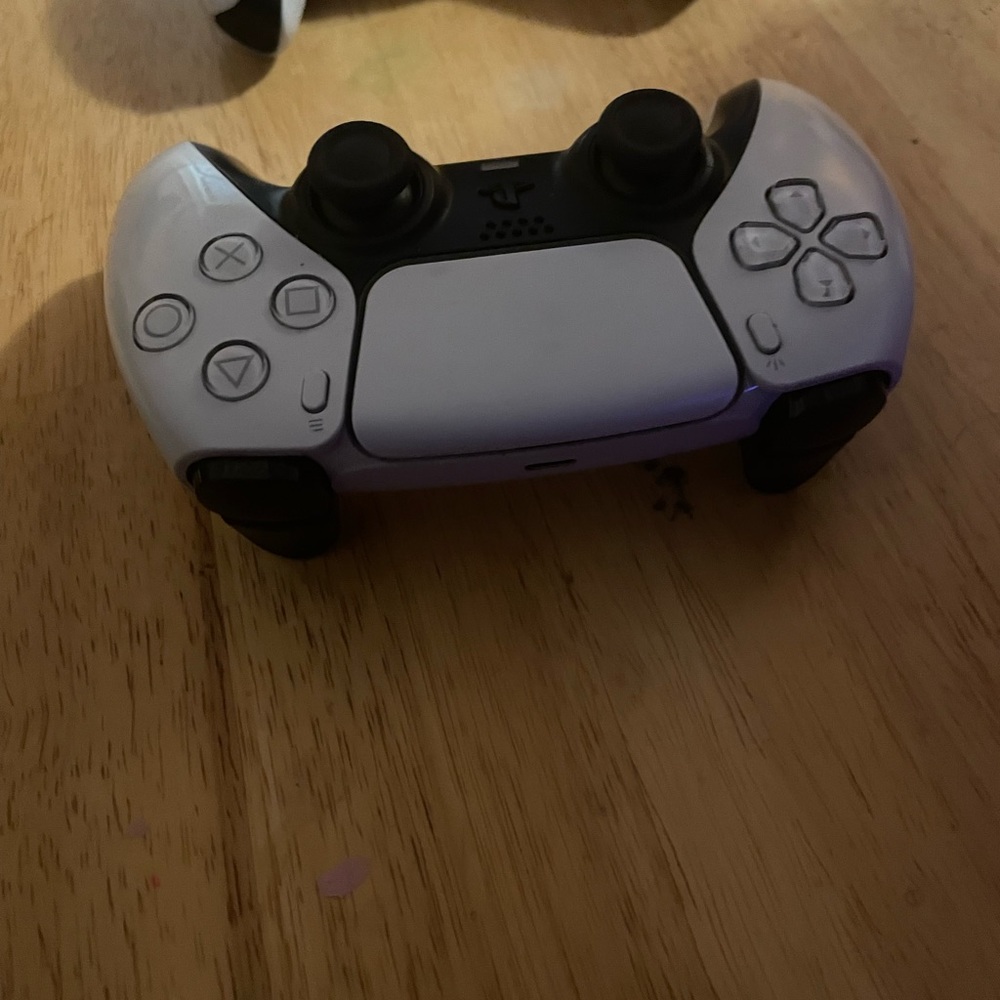 PS5 Controller - Picture 2 of 6